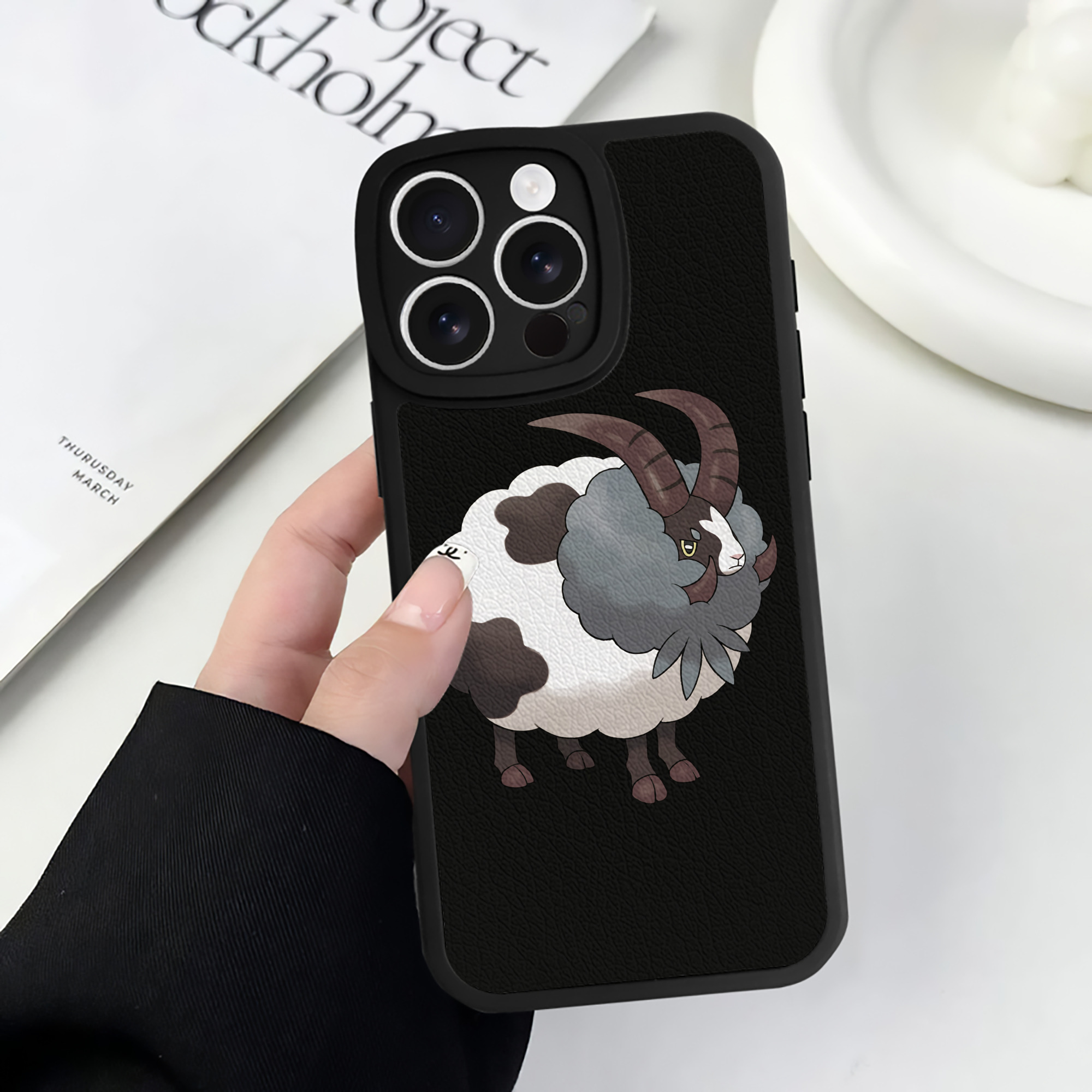 （画像用） ポケットモンスター Pokémon 【iPhone 16シリーズ対応】シリコンスマホケース（レザー調） 材質：シリコン